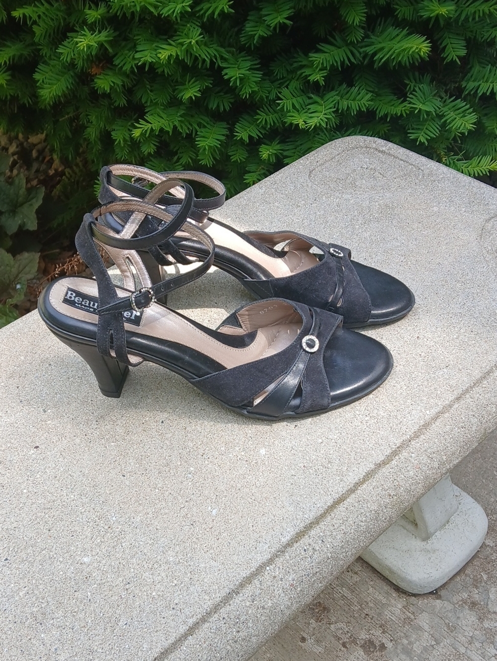 BeautiFeel strappy kitten heels, Made In ISRAEL sz 39(8)